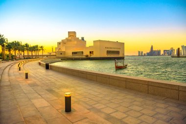 Gün batımında Doha Körfezi manzara