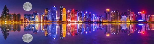 Doha skyline weerspiegeling nacht — Stockfoto