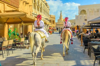 At Binme polis Souq Waqif atlar