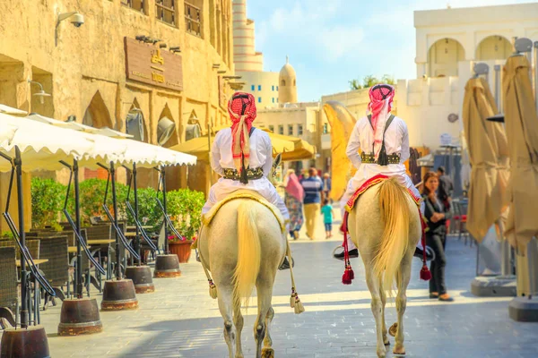 Cavaliers arabes à Souq Waqif — Photo