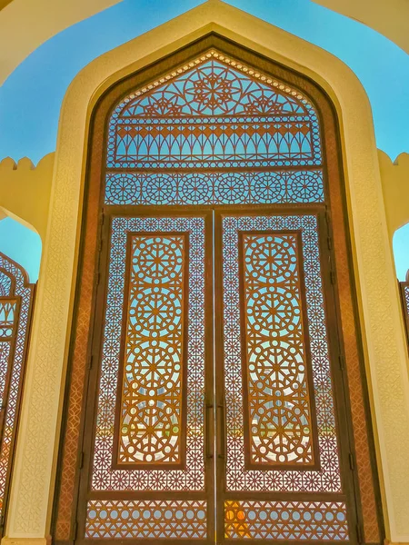 Дверь входа в Большую мечеть — стоковое фото