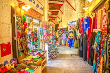Souq Waqif geleneksel giysiler