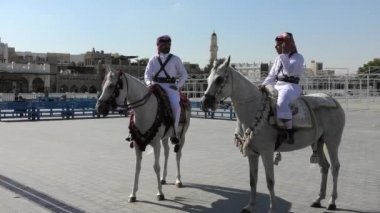 Polis üzerinde at Doha