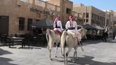 Polis üzerinde at Doha