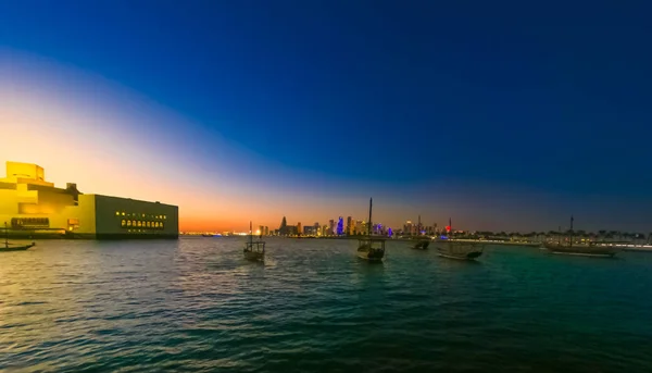 Frente al mar de Doha Bay —  Fotos de Stock