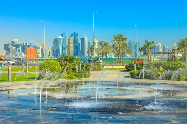 Doha Corniche fontanna — Zdjęcie stockowe