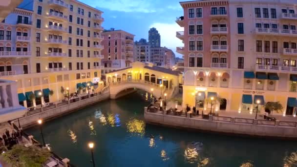 Venecia Rialto Puente de Doha Crepúsculo — Vídeo de stock