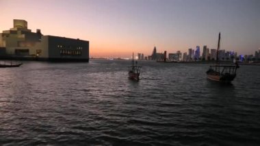 Doha Körfezi sahilinde