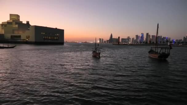 Frente ao mar de Doha Bay — Vídeo de Stock