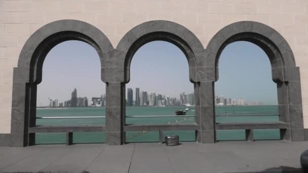 Skyline der Westbucht von Doha — Stockvideo