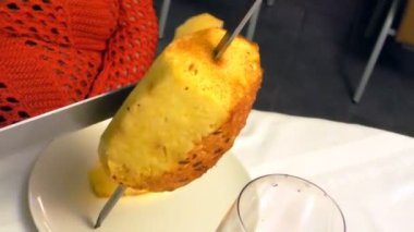 Brezilyalı Steak evde ananas dilimleri