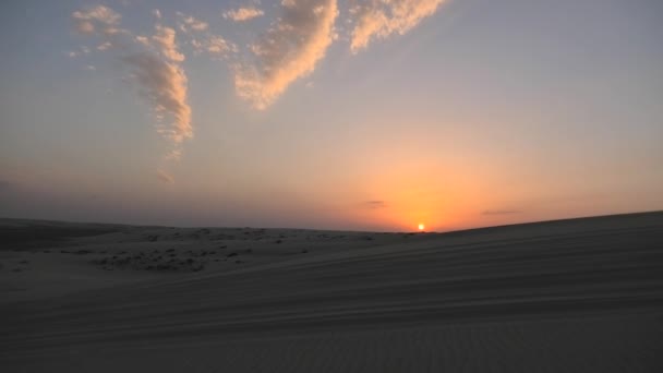 Sole tramontare nel deserto del Qatar — Video Stock