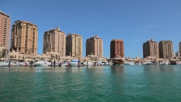 Porto Arabia Doha-båtarna — Stockvideo