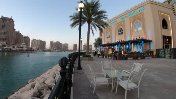 Porto Arabia Corniche noc — Wideo stockowe