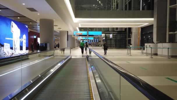 Bandara Istanbul eskalator lurus — Stok Video