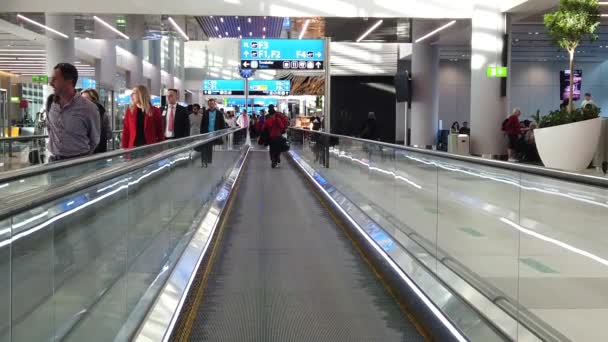 Istanbul Airport straight escalators — Stock Video