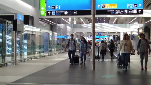 Istanbul Airport escalators SLOW MOTION — Stock Video