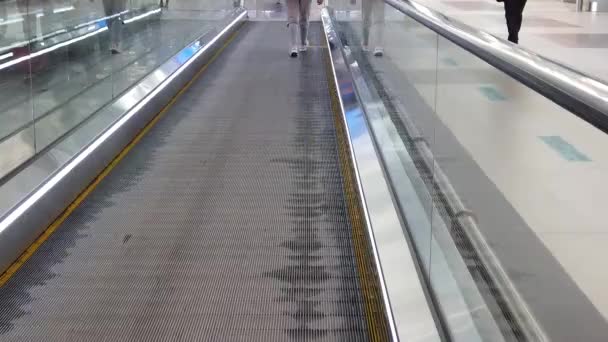 Stambuł Airport Slow Motion ruchomym chodnikiem — Wideo stockowe