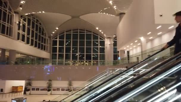 Escalier de l'aéroport international d'Istanbul — Video