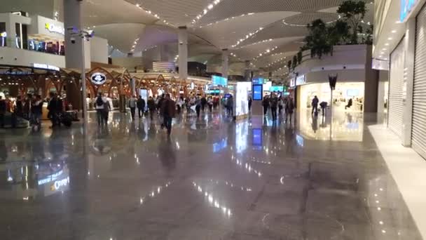 Istanbul Airport shopping people — Stock Video