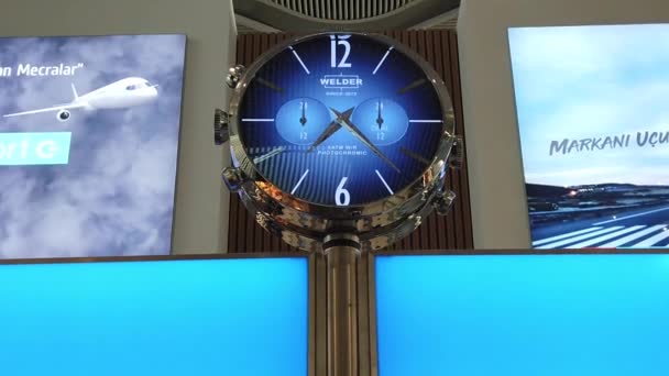 Istanbul Airport clock slow motion — Stock Video