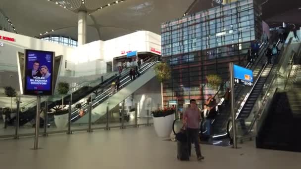 Istanbul Airport roltrap — Stockvideo