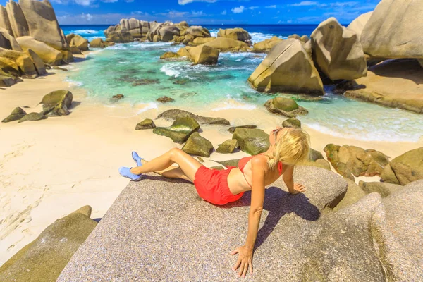 Anse Marron tourist woman — Stock fotografie