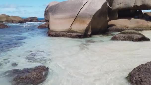 Anse Marron turista mujer — Vídeo de stock