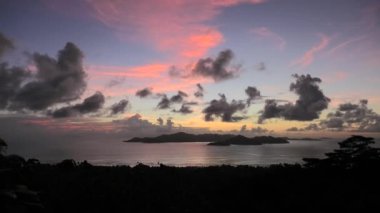 La Digue silüeti panoraması