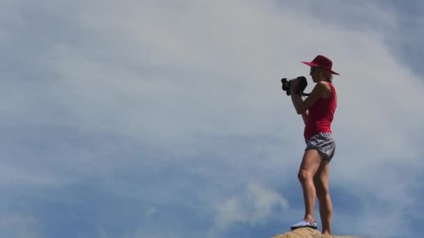 Vrouw fotograaf in Seychellen — Stockvideo