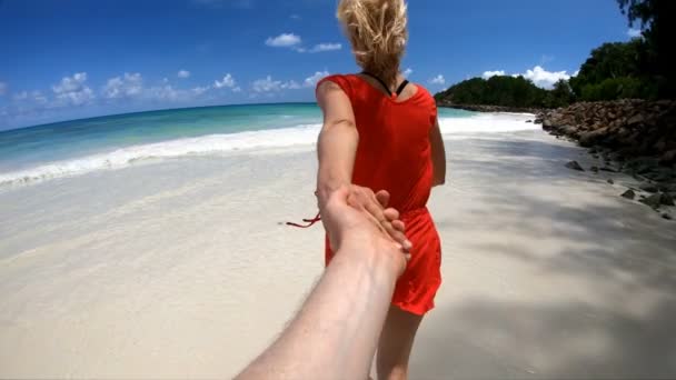 Seychelles Praslin casal — Vídeo de Stock