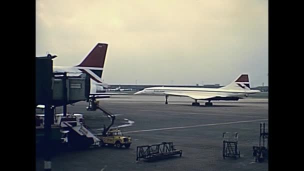 Concorde op de luchthaven van Miami — Stockvideo