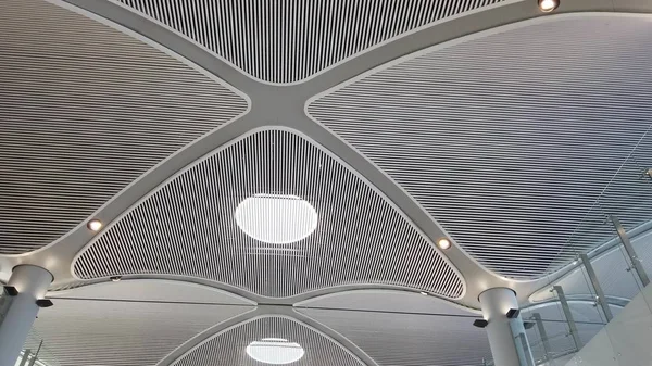 Nouveau plafond de l'aéroport international d'Istanbul — Photo
