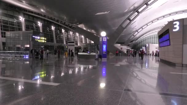 Зал международного аэропорта Хамад — стоковое видео