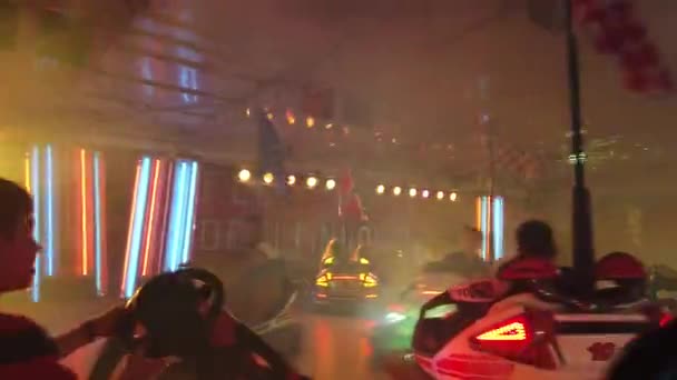 Parque de diversões dodgem Cars — Vídeo de Stock