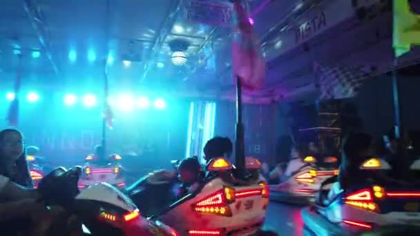 Dodgem bilar med Europeiska flaggor — Stockvideo