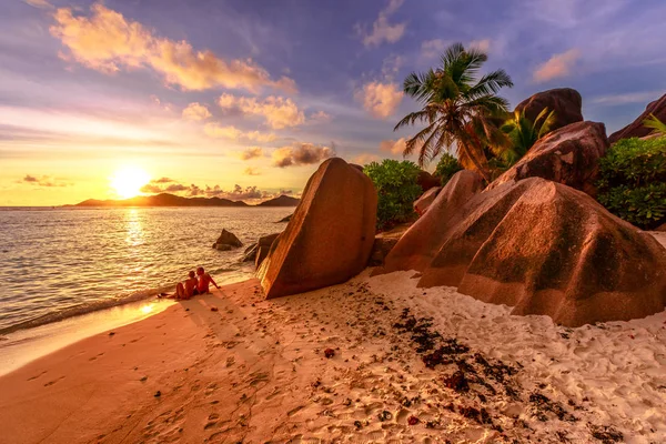 Pareja en Seychelles La Digue — Foto de Stock
