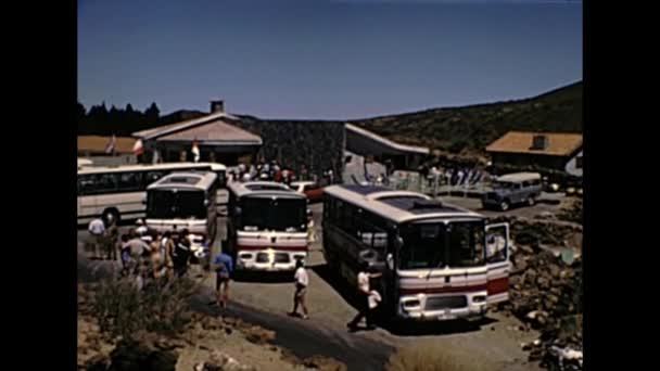 Τουριστικό λεωφορείο του νησιού Τενερίφη στο Ηφαίστειο Teide — Αρχείο Βίντεο