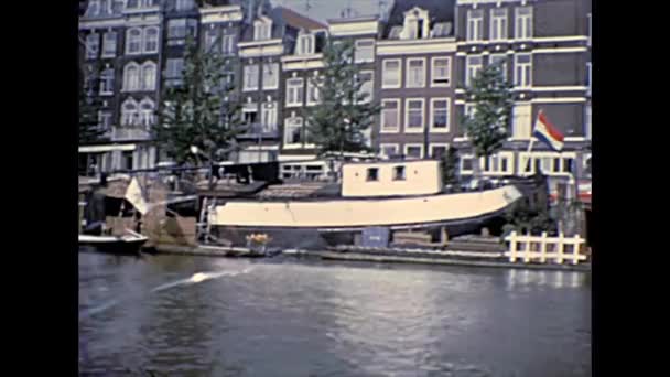 Tour en barco por Ámsterdam en 1970 — Vídeo de stock