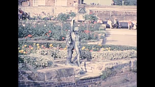 Stratford-upon-Avon Park William Shakespeare standbeeld — Stockvideo