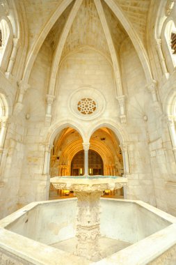 Gotik çeşme Alcobaca