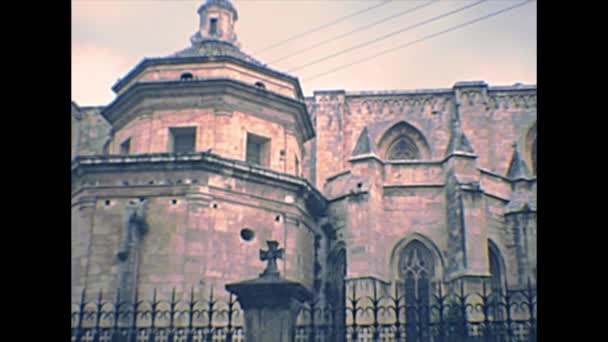 Arkivering Tarragona katedral Cloister — Stockvideo