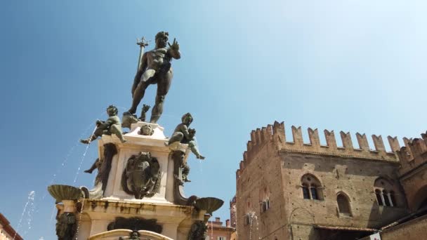 Neptun 1500-as évek bronz szobor szökőkút — Stock videók