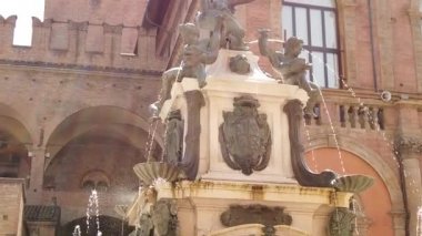 Bologna Neptün Çeşmesi