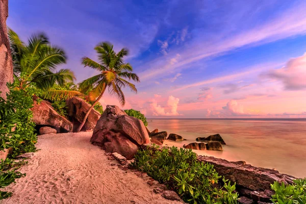 Céu crepúsculo em La Digue — Fotografia de Stock