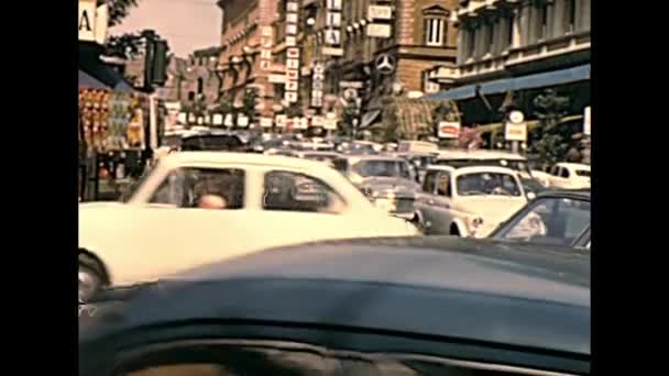 Коляска на улице Венето в Риме — стоковое видео