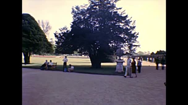 Archival Hampton Court Palace giardini — Video Stock