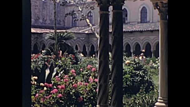 Chiostro dei Benedettini de Monreale arcades — Vídeo de Stock