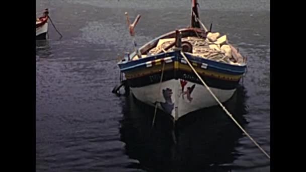 Traditionelles Boot von castellammare del golfo — Stockvideo