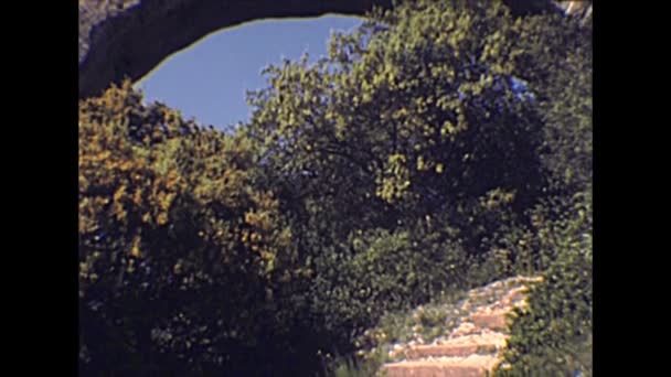 Bro-arkader av Pont-du-Gard-typ av Vers-Pont-du-Gard — Stockvideo